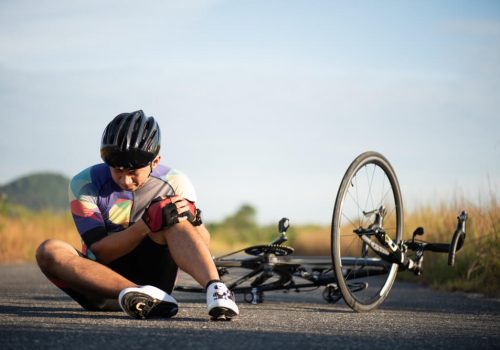 bike-injuries-man-cyclist-fell-off-road-bike-while-cycling (1)